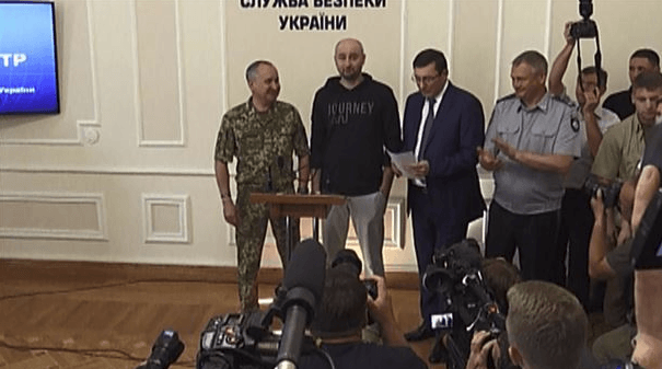 Jurnalistul ”omorât de ruși” a apărut la o conferință de presă