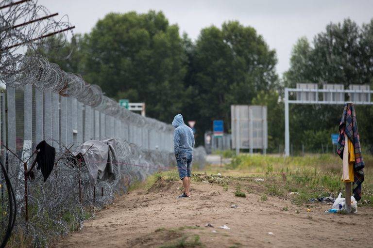 Ungaria, avertisment de la guvern: Evitați imigranții