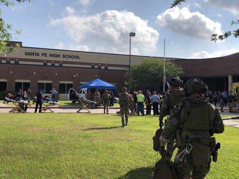 Mai multe victime într-un atac armat la o școală din Texas