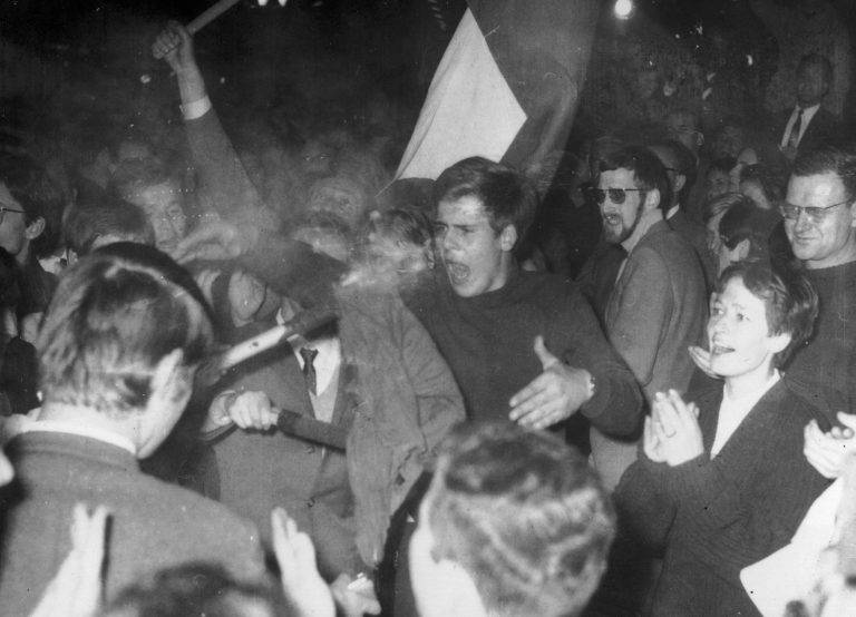Charlemagne: Sub pietrele de pavaj. Moștenirea protestelor studențești din 1968 din Germania