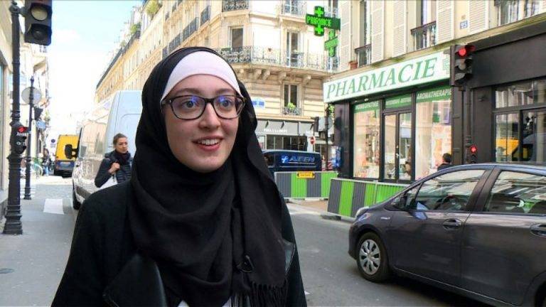 Franța: Spiritele se încing în noul scandal al voalului