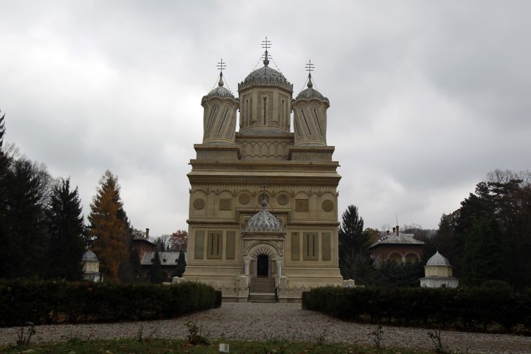 Cât a costat mănăstirea Argeşului?
