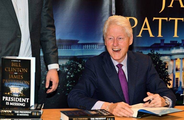 Bill Clinton s-a făcut romancier