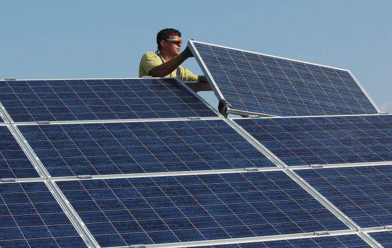 Poate industria solară să supraviețuiască fără subvenții?