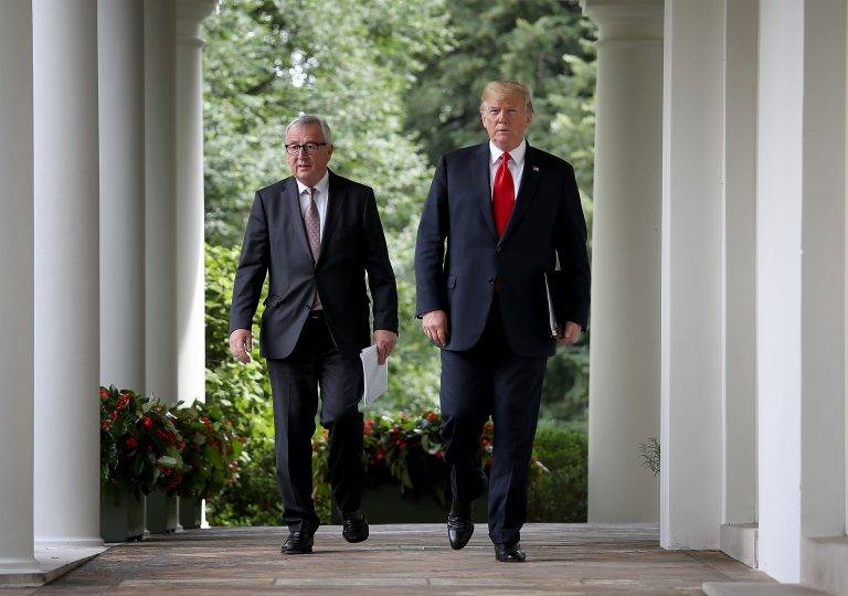 Trump și Juncker anunță ”evitarea războiului comercial” dintre SUA și UE