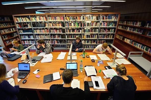 Educația românească între Continent și Lumea Nouă