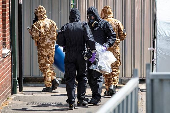 SALISBURY, ENGLAND - JULY 06: Emergency workers in protective suits search around John Baker House Sanctuary Supported Living after a major incident was declared when a man and woman were exposed to the Novichok nerve agent on July 6, 2018 in Salisbury, England. The couple, named locally as Dawn Sturgess 44, and Charlie Rowley, 45 were taken to Salisbury District Hospital on Saturday and remain there in a critical condition. In March, Russian former spy Sergei Skripal and his 33-year-old daughter Yulia were poisoned with the Russian-made Novichok in the town of Salisbury. British Prime Minister Theresa May has accused Russia of being behind the attack on the former spy and his daughter, expelling 23 Russian diplomats in retaliation.(Photo by Jack Taylor/Getty Images)