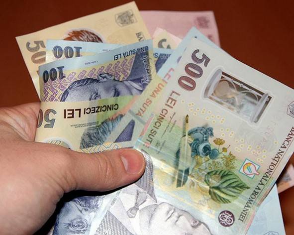 Plus și minus în economie. Industria și comerțul dau tonul creșterii