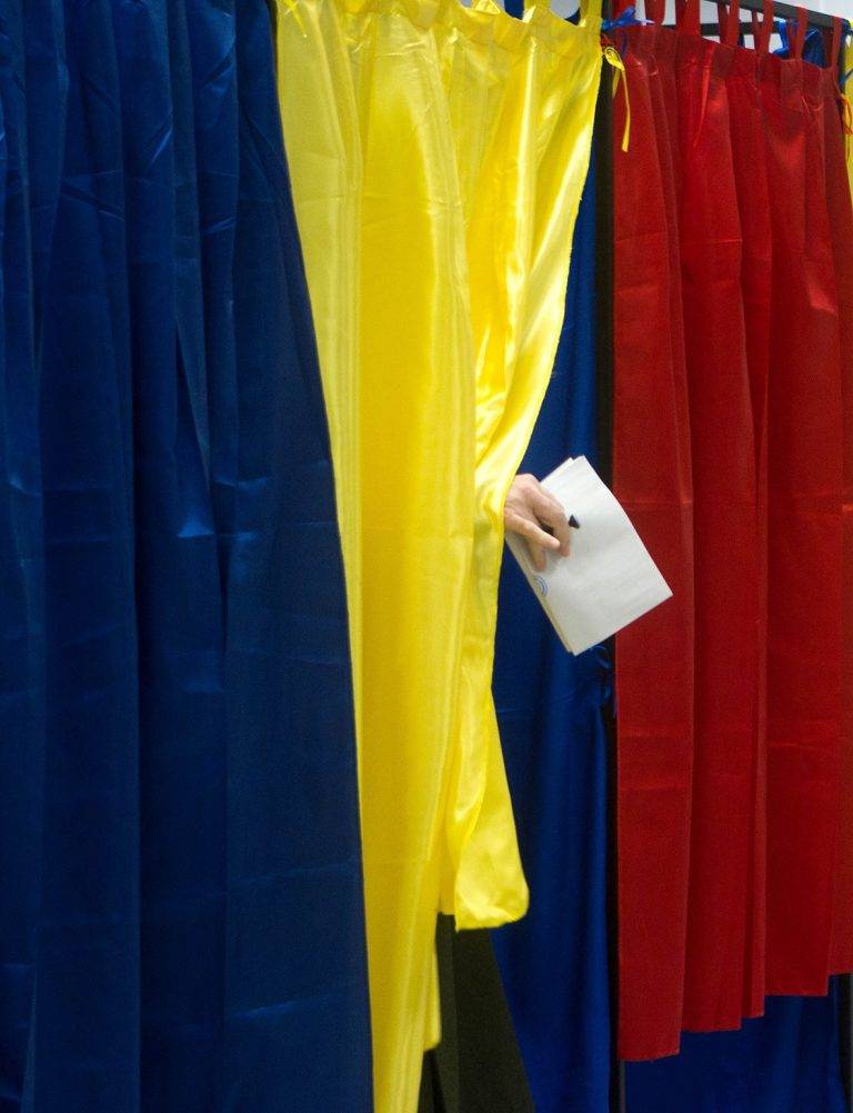 Referendumul pentru familie reluat duminică. Absenteim major în prima zi. Prezența la vot