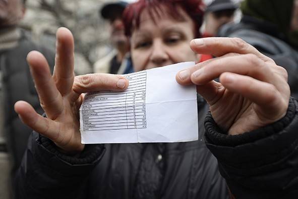 Guvernul și firmele se încurcă în tot mai multe variante de salariu minim