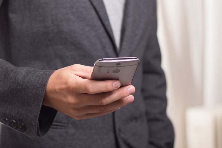 În ultimii zece ani, peste cinci milioane de români și-au schimbat rețeaua de telefonie