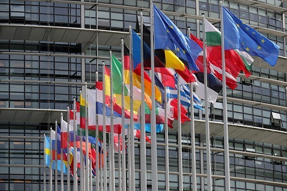 Raportul MCV: Comisia Europeană cere României suspendarea aplicării legilor Justiției și a Codurilor penale
