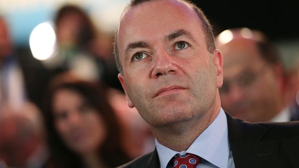 Manfred Weber contestă procedura impusă de „axa Macron-Orban“ cerând „democratizarea“ UE