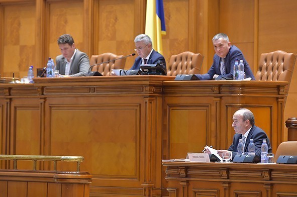 Jocurile din culisele moțiunii Opoziției împotriva lui Tudorel Toader 