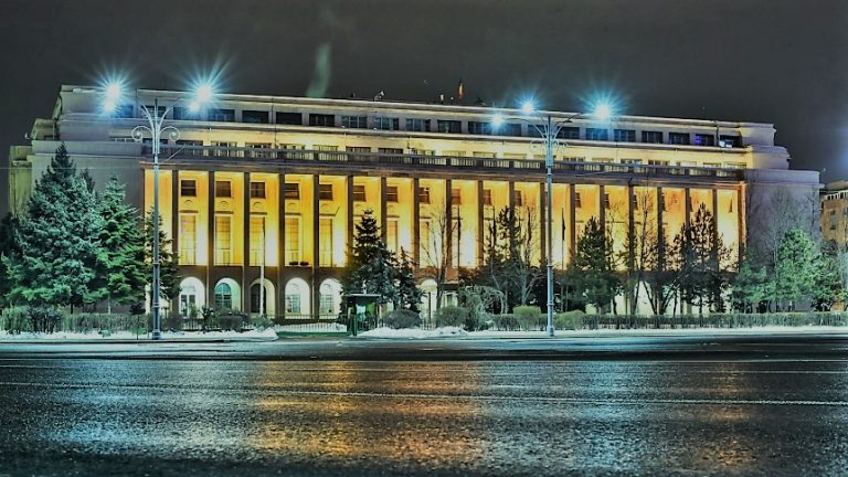 Interimat cu falsuri şi enormităţi
