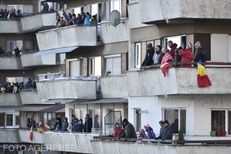 Eurostat: Tinerii români locuiesc în gospodării supraaglomerate