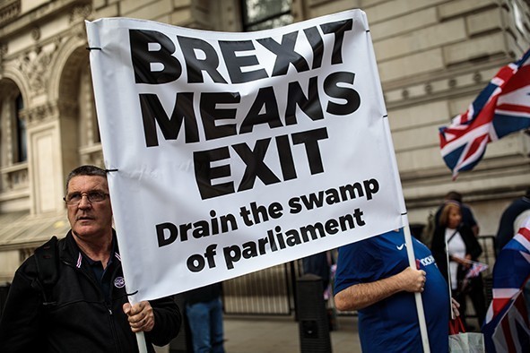 Brexit: Ce urmează după amânarea „votului semnificativ”