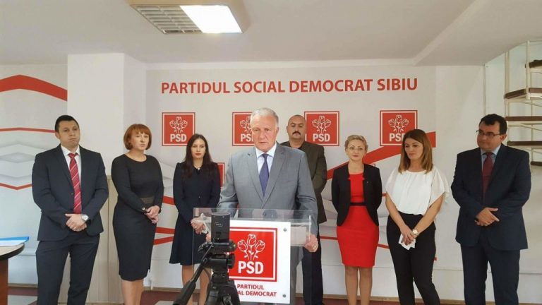 O mie de oameni în fața sediul PSD din Sibiu, sâmbătă seară