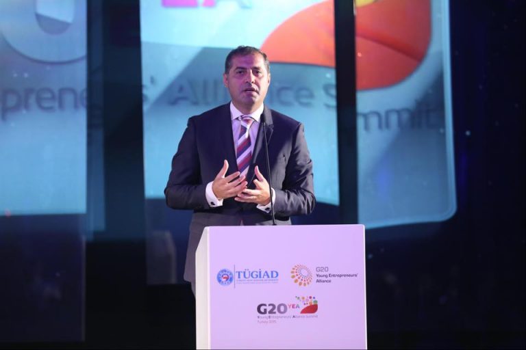 Sondaj: IMM-urile nu susțin suprataxarea din telecom și energie