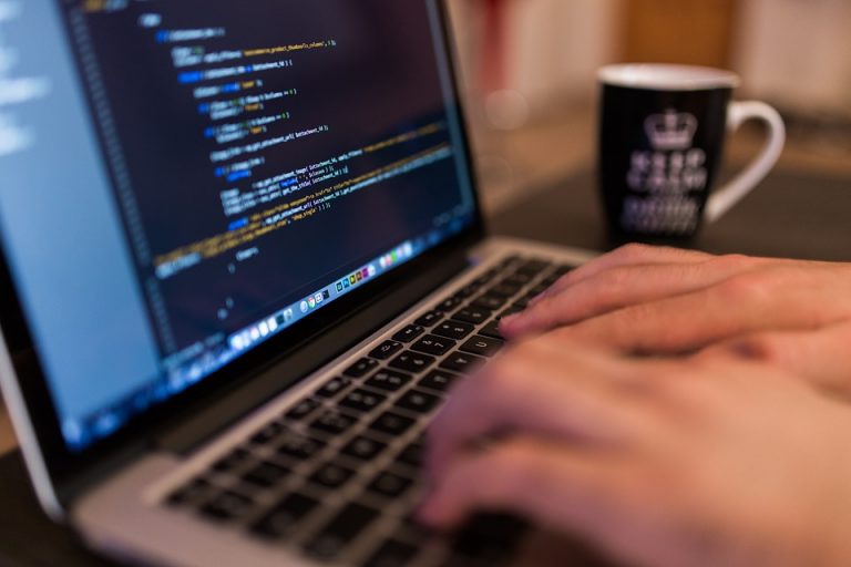 Tot mai multe întreprinderi utilizează servicii de cloud