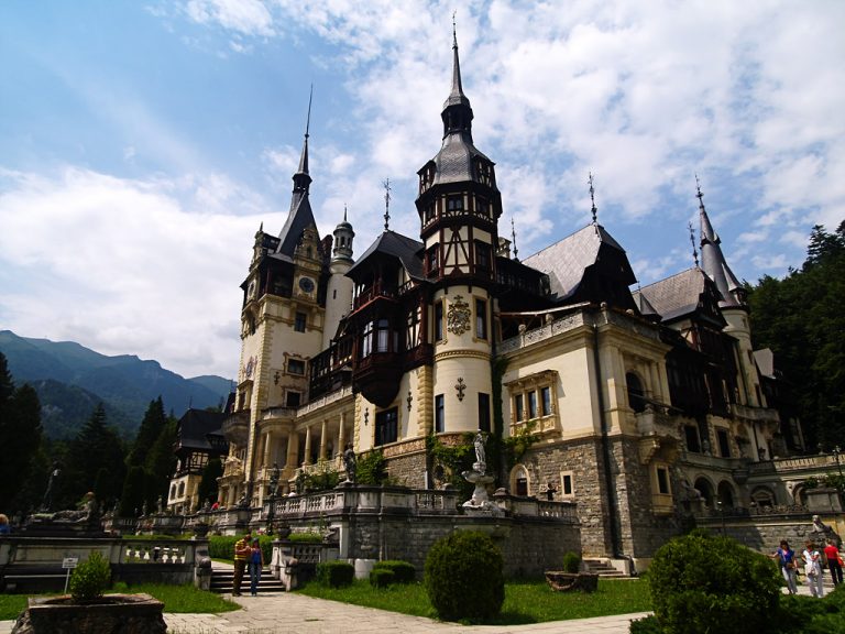 Casa Regală pune la dispoziție spații de cazare de pe Domeniul Regal Peleș pentru persoanele în carantină
