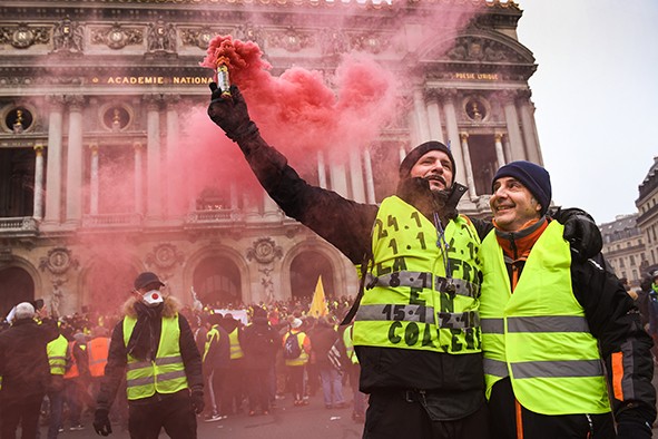 „Veste galbene” radicalizate, reforme sub semnul întrebării