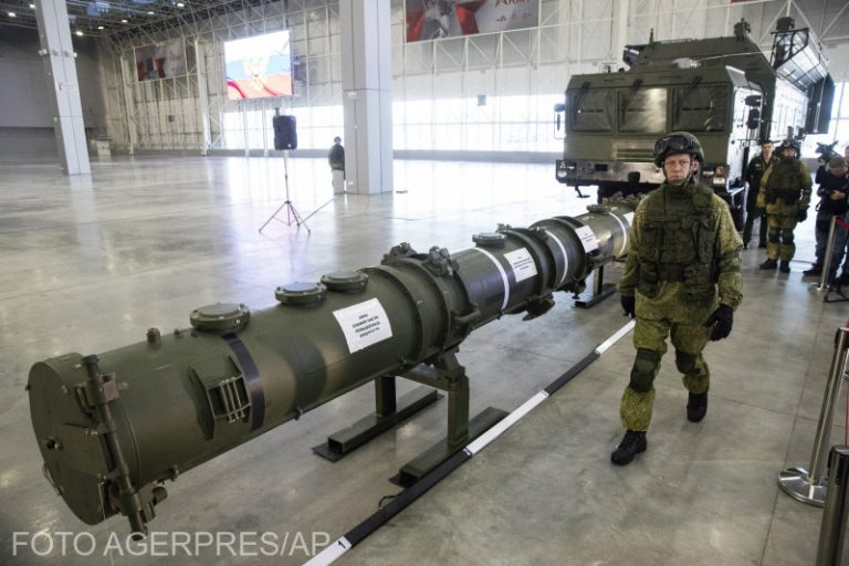 După SUA, și Rusia suspendă Tratatul Forțelor Nucleare Intermediare