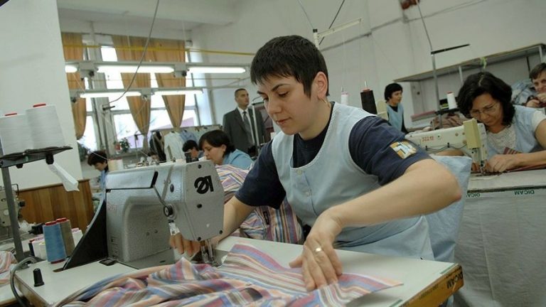 Românii lucrează part-time pentru că nu și găsesc un loc de muncă cu normă întreagă