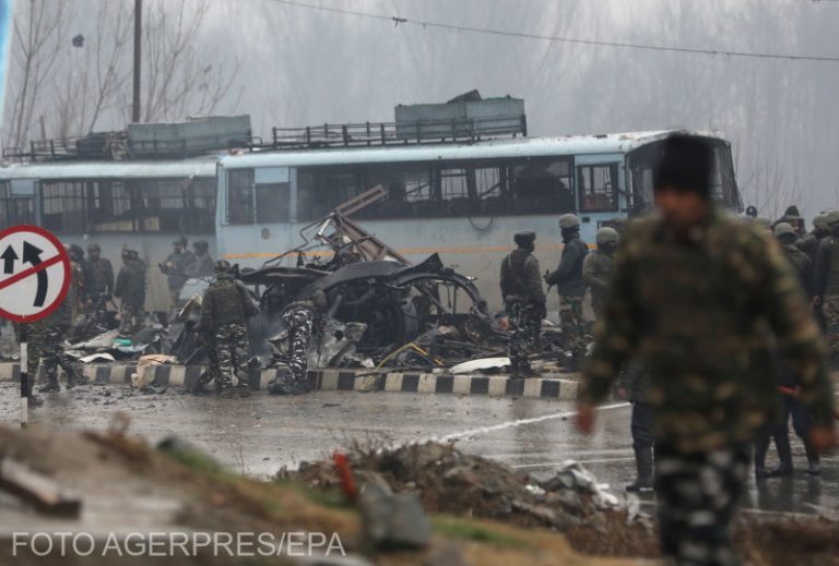India amenință că va izola Pakistanul, după un atentat soldat cu 46 de morți