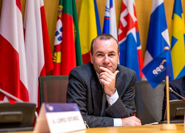 Kovesi, susținută de oficialii UE. Manfred Weber cere o dezbatere, iar Tajani își reafirmă sprijinul pentru numire