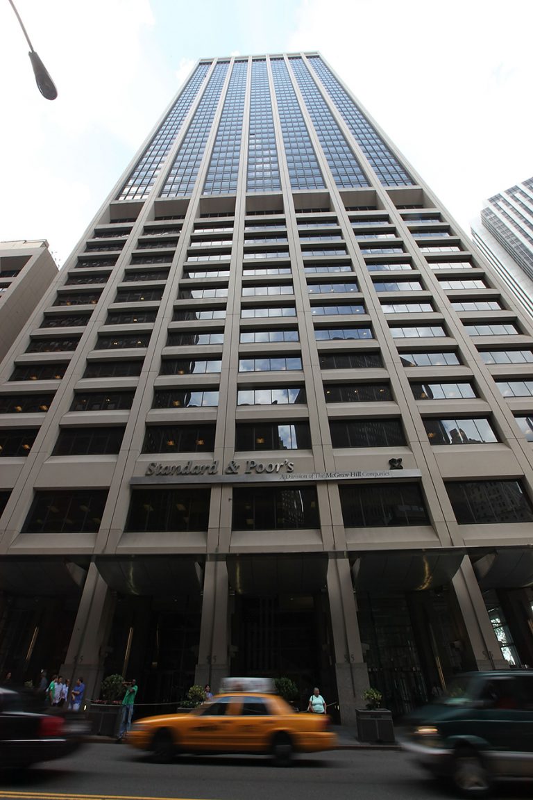 Agenția Standard&Poor’s a reconfirmat ratingul dar a retrogradat perspectiva