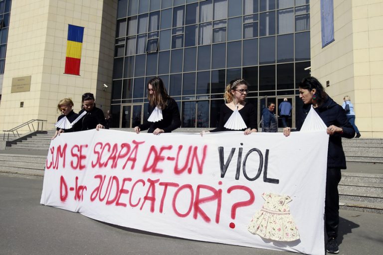 Protest la Tribunalul Bucureşti împotriva pedepselor prea mici pentru viol