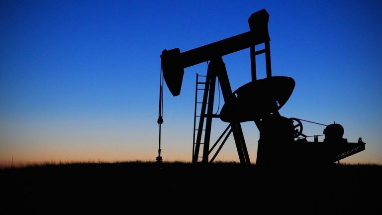 SUA avertizează că vor sancţiona toate ţările care importă petrol din Iran
