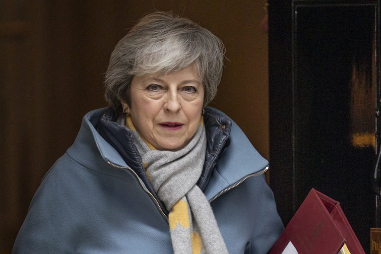 Theresa May va solicita o amânare pe termen scurt a Brexit