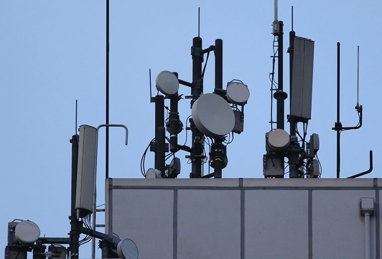 Grupul DIGI contestă excluderea sa din licitația 5G din Ungaria și solicită accesul și al unui al patrulea operator de telefonie mobilă la spectru