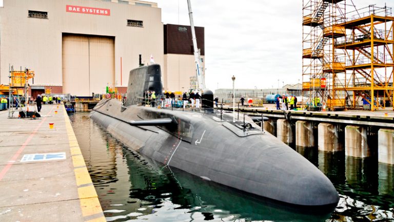 Un complex pentru fabricarea submarinelor nucleare, evacuat în Marea Britanie