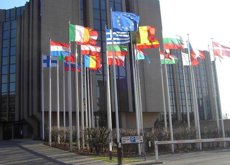 De ce se bagă UE în ”treburile noastre interne”?﻿