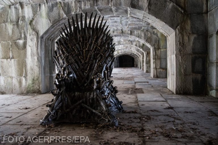 Gafe marca „Game of Thrones“: sticle de apă uitate în cadru