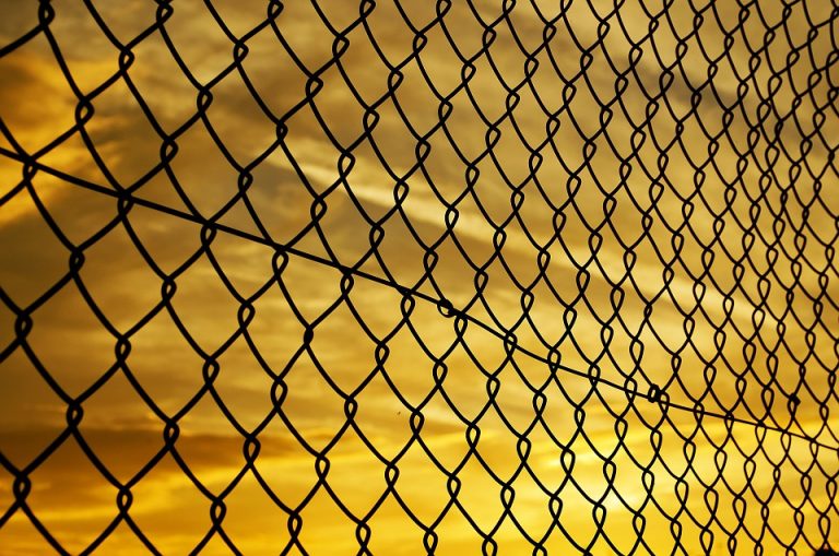 S-a dublat numărul migranților ilegali. Au fost suplimentate trupele  pentru apărarea frontierelor