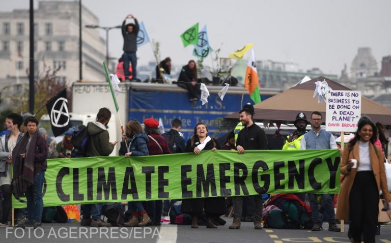 Peste 100 de activiști împotriva schimbărilor climatice, arestați la Londra
