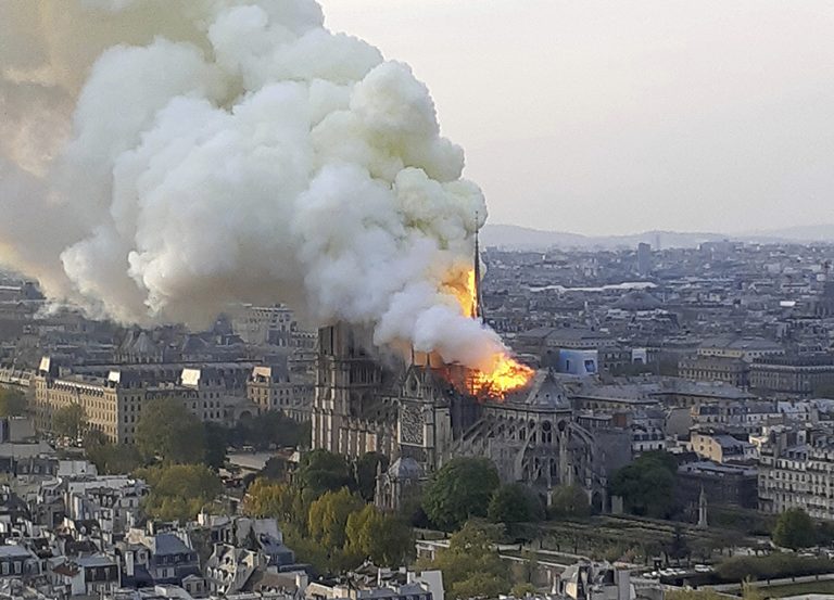 Notre Dame din Paris părea invulnerabilă, noi ne credeam infailibili