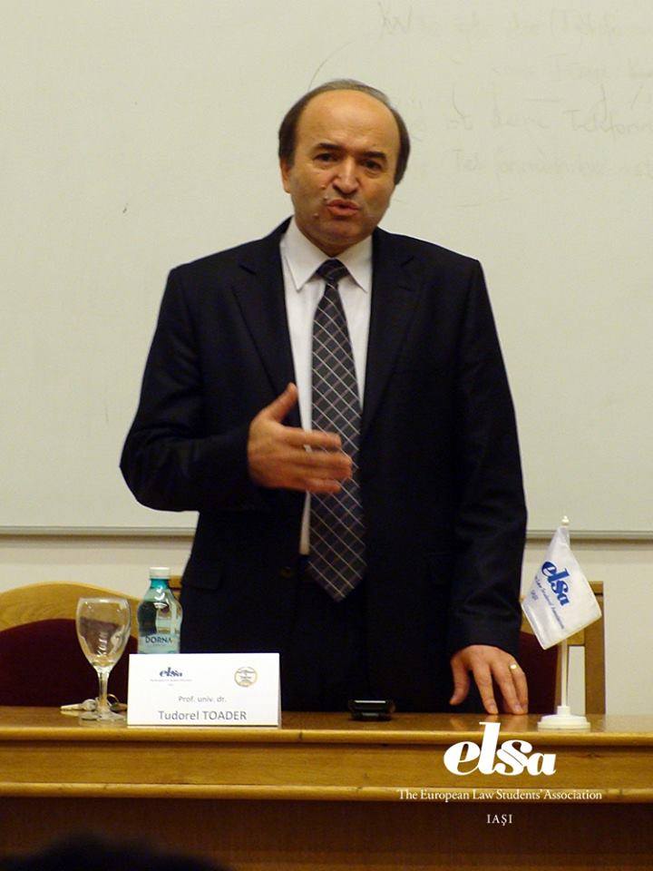 Asistent de la Universitatea condusă de Tudorel Toader: Mă gândesc foarte serios să plec la căpșuni