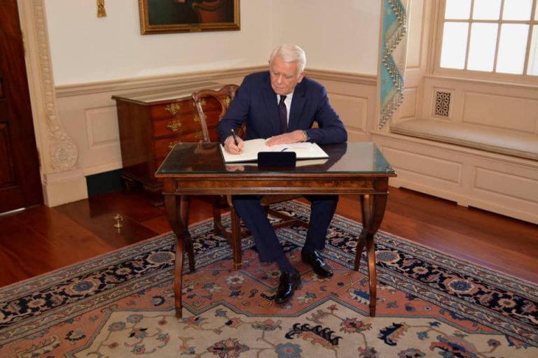 Moțiunea simplă împotriva lui Meleșcanu a fost depusă