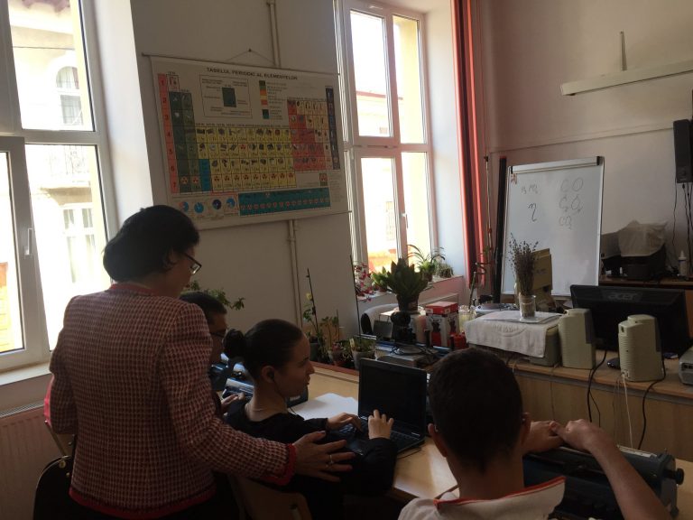 Sindicatele îi cer lui Dăncilă să blocheze transformarea sute de clase de învățământ teoretic în profesional