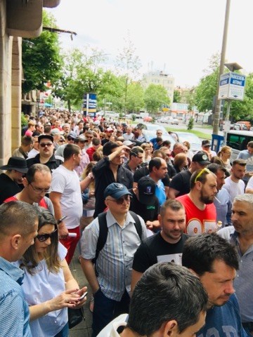 BREAKING BEC a decis să nu prelungească programul de vot. Cozi mari în multe în diaspora