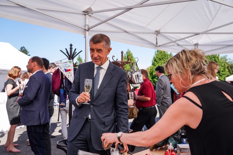 Cehia ar putea pierde fonduri UE din cauza afacerilor premierului