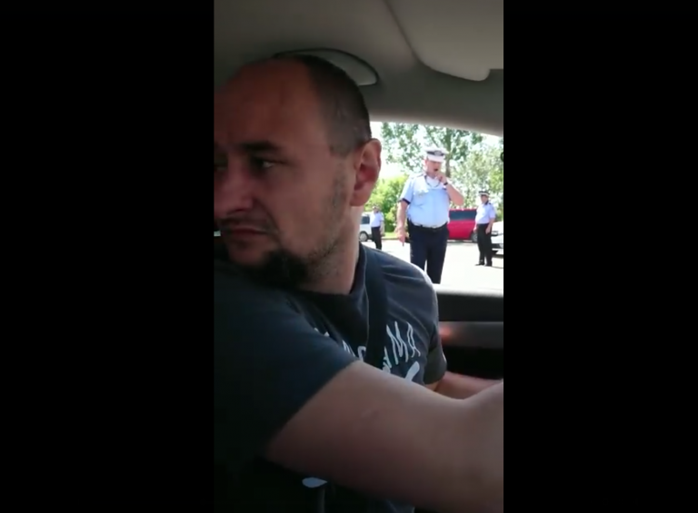 VIDEO Șofer împiedicat să intre în Târgoviște în ziua mitingului PSD. Polițistul i-a cerut “parola”