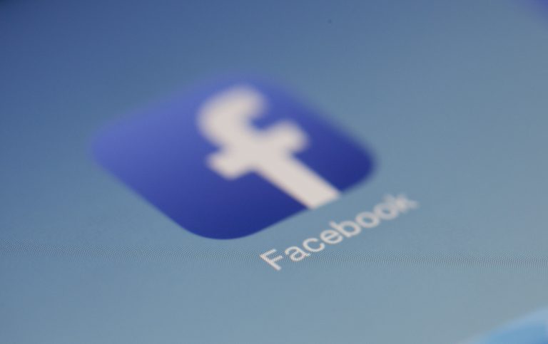 ACTUALIZAT. Liderul PNȚCD susține că nu a cerut blocarea Facebook și denunță un fake news