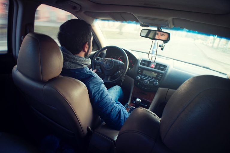 Petiție pentru reglementarea serviciilor de ride sharing, folosite de 2,5 milioane de români