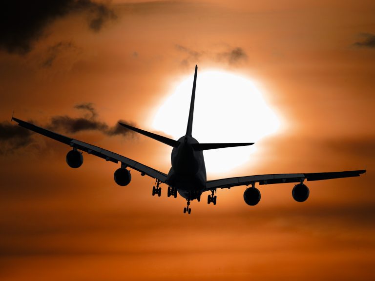 Franţa propune taxe pe carburanţii avioanelor şi navelor, pentru reducerea poluării